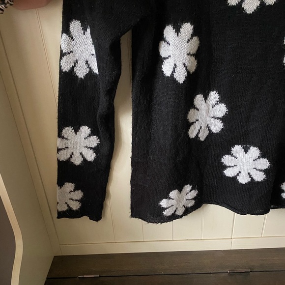 Light pullover sweater - Picture 3 of 4